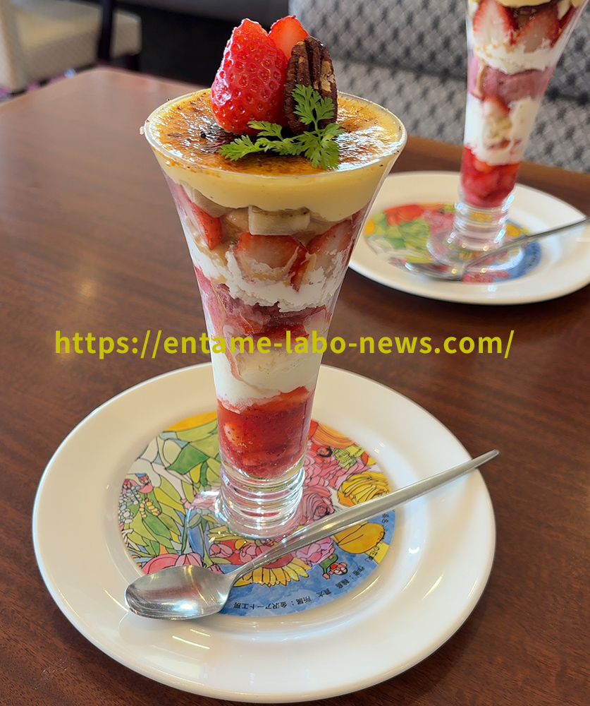 苺のブリュレパフェ　ロイホ